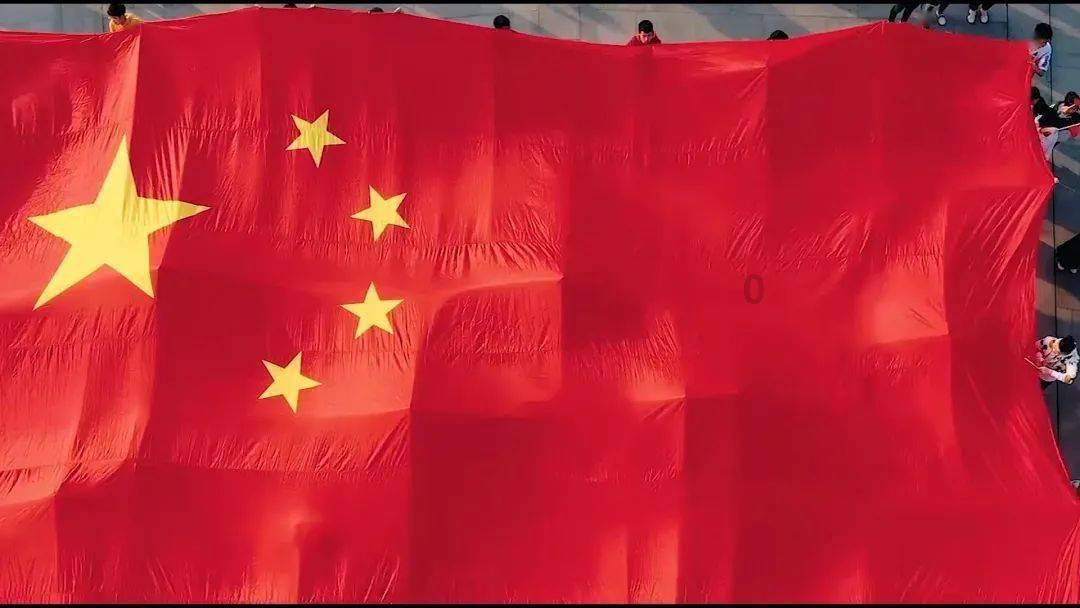 女生回答，如果你和你男朋友分手了还会想他吗？他回来向你道歉，你还会原谅他吗？游戏画面